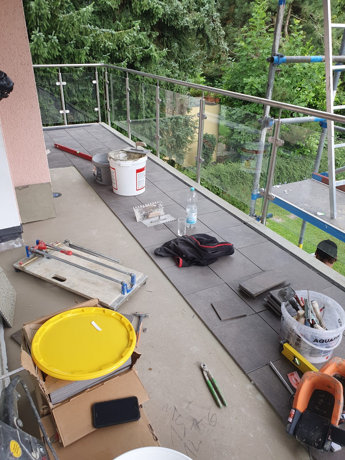 Detail: Beginn Fliesenarbeiten